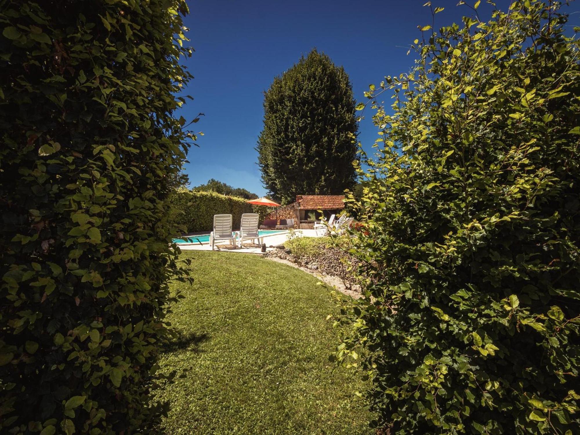 Appealing Apartment In Vezac With Swimming Pool Beynac-et-Cazenac Esterno foto