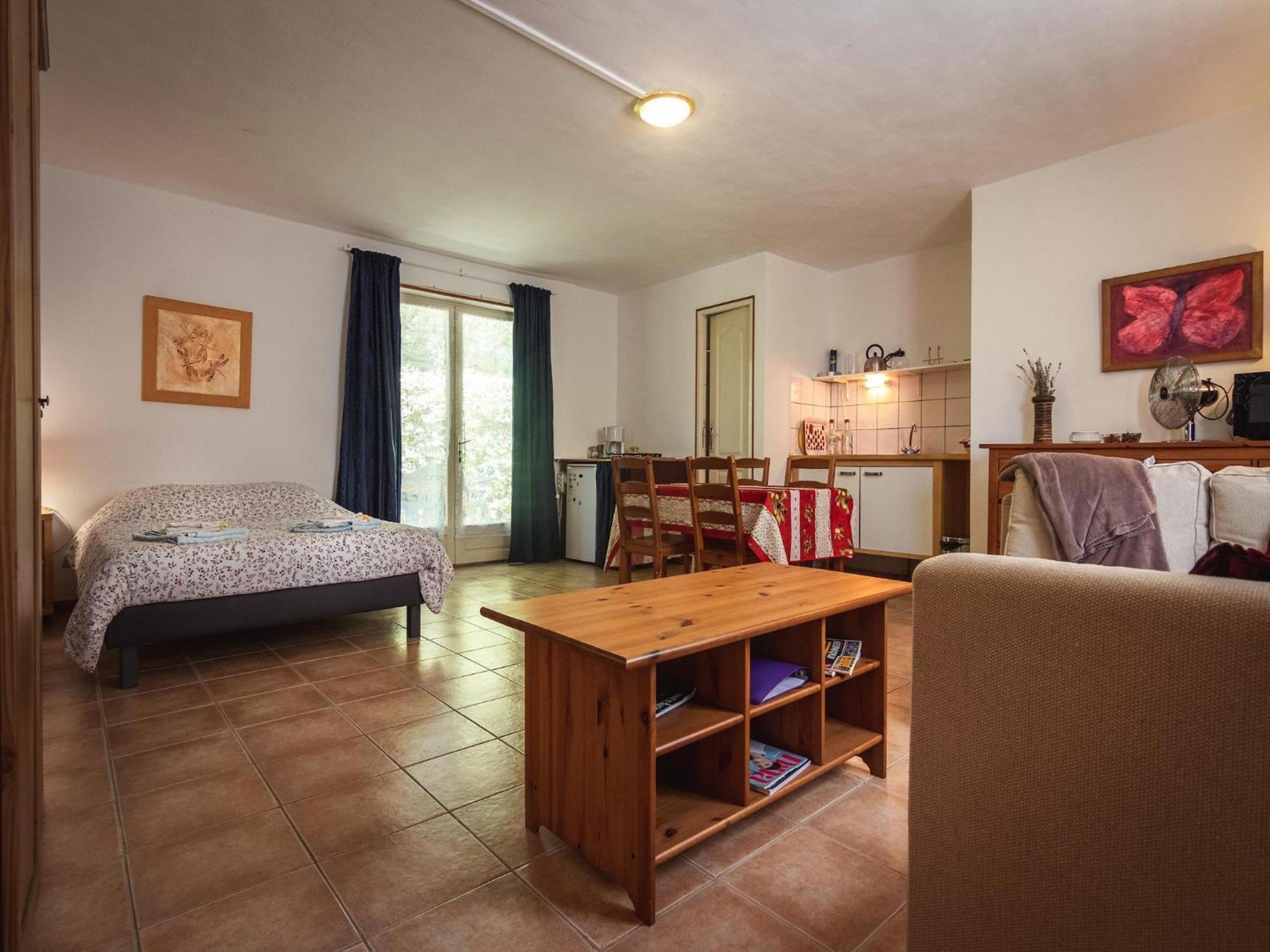 Appealing Apartment In Vezac With Swimming Pool Beynac-et-Cazenac Esterno foto