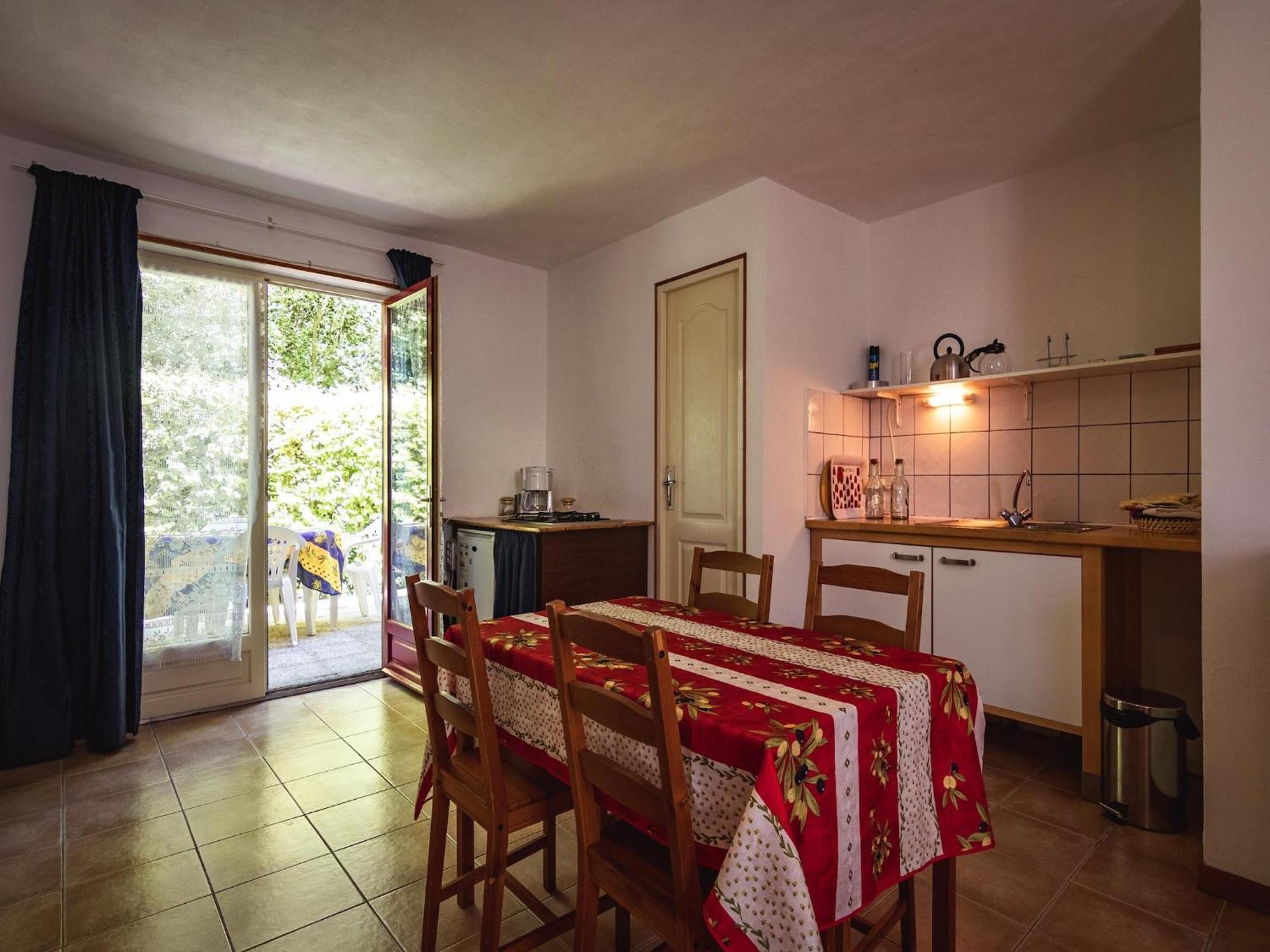 Appealing Apartment In Vezac With Swimming Pool Beynac-et-Cazenac Esterno foto
