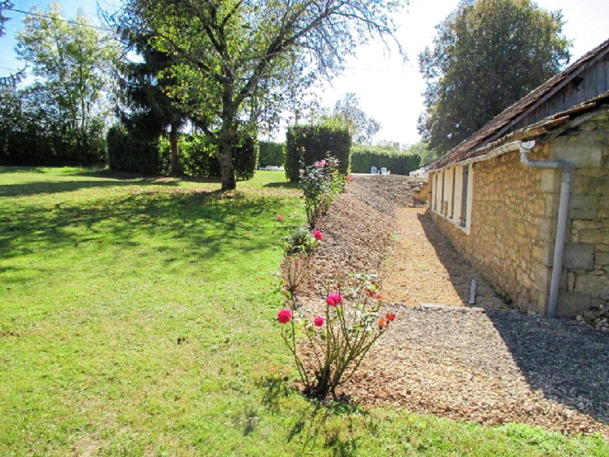 Appealing Apartment In Vezac With Swimming Pool Beynac-et-Cazenac Esterno foto