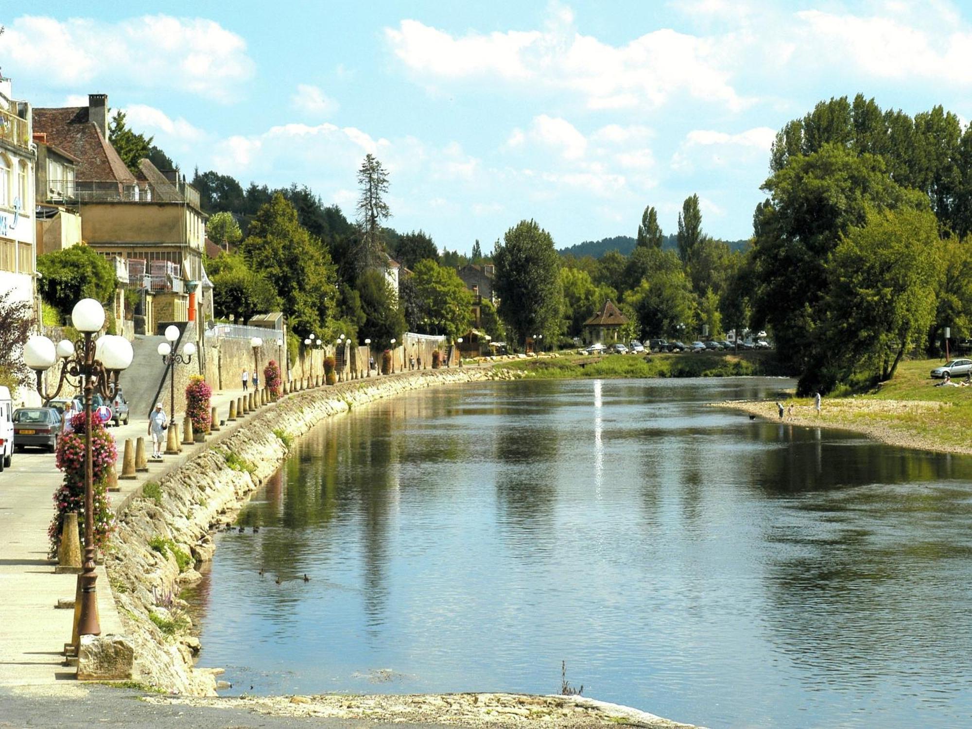 Appealing Apartment In Vezac With Swimming Pool Beynac-et-Cazenac Esterno foto